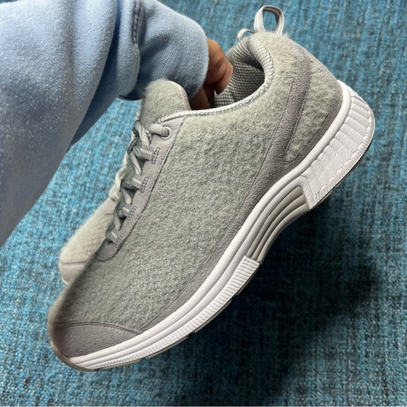 Orthofeet 989 Coral Wool Comfort Sneakers in Gray White WIDE Width - Picture 4 of 9